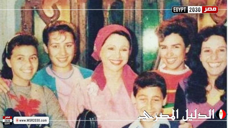 سيمون تسترجع ذكريات فيلمها الأول ”يوم حلو يوم مر”