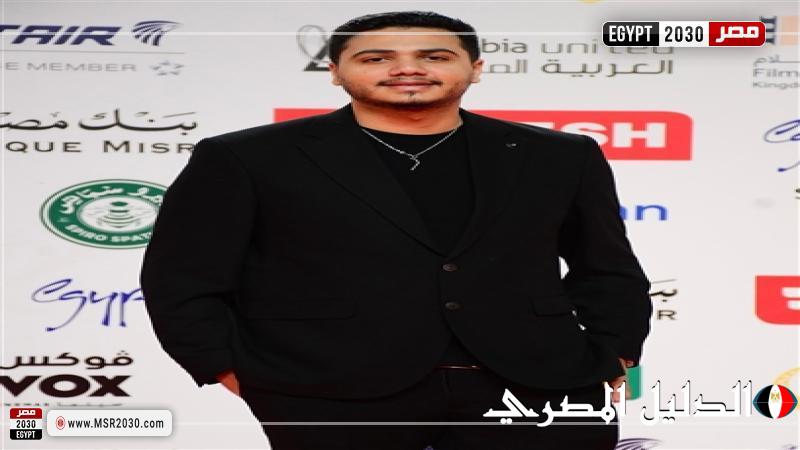 عمر محمد رياض يرد على انتقادات الجمهور لدخوله الفن بالواسطة: مش بزعل