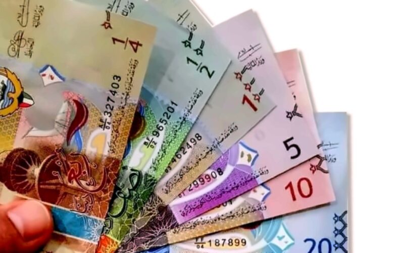 سعر الدينار الكويتي أمام الجنيه المصري في البنوك اليوم الأحد 15 ديسمبر.. تباين ملحوظ